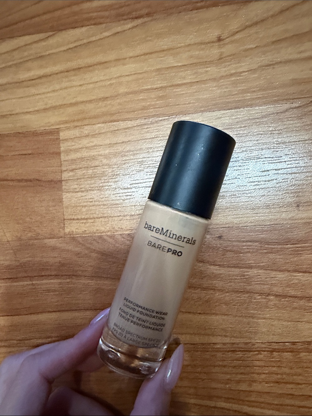 bareMinerals BAREPRO Liquid Foundation – medium with light undertone